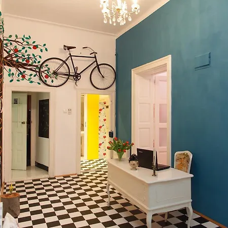 Hostel Yolostel