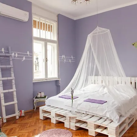 Yolostel Hostel Belgrade